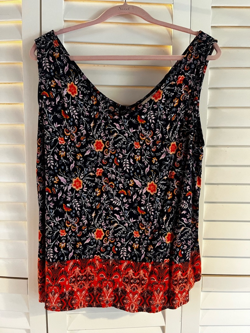 Floral Border Print V-Neck Women’s Tank Top - Black & Red